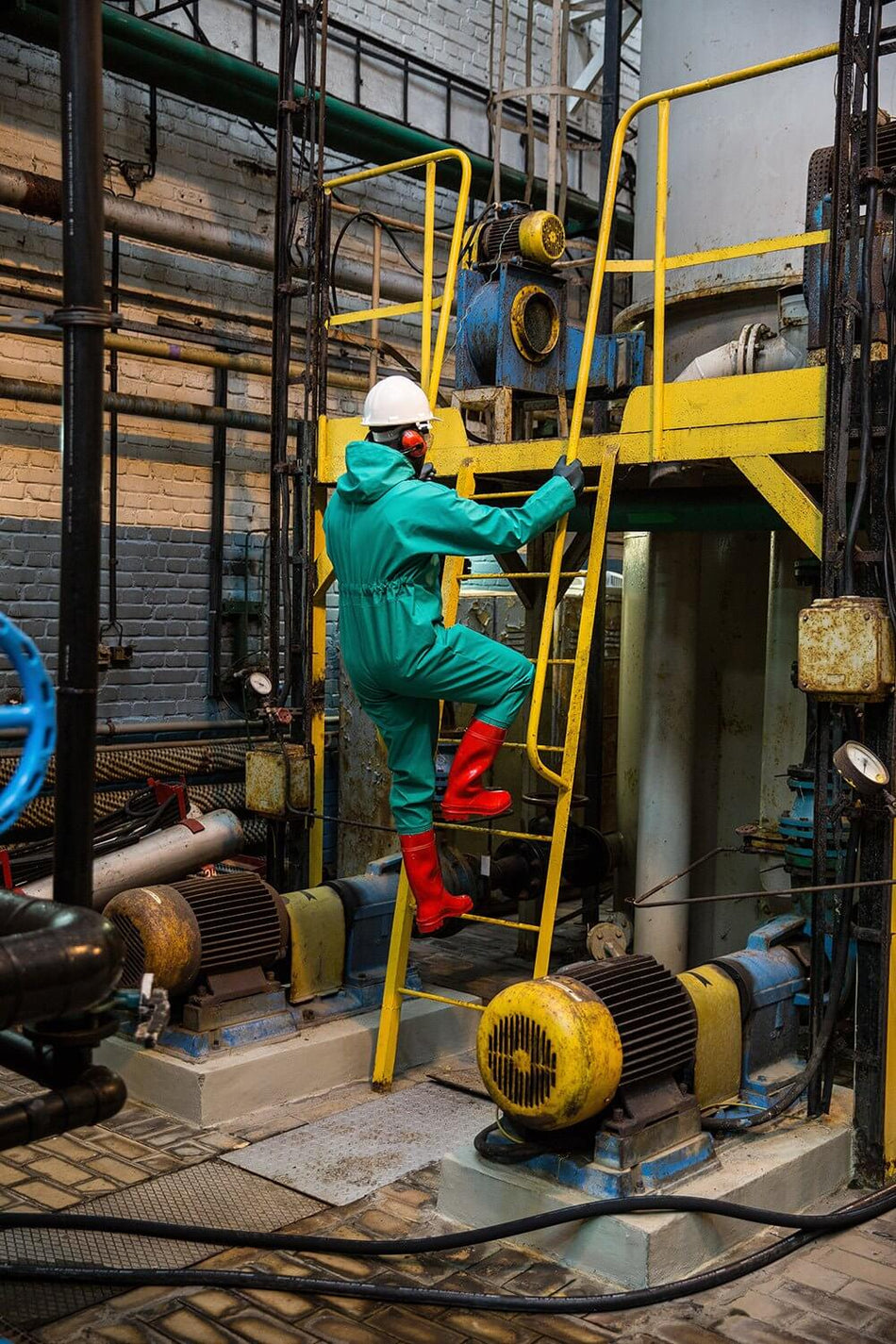 Coveralls & Overalls - STB.co.uk