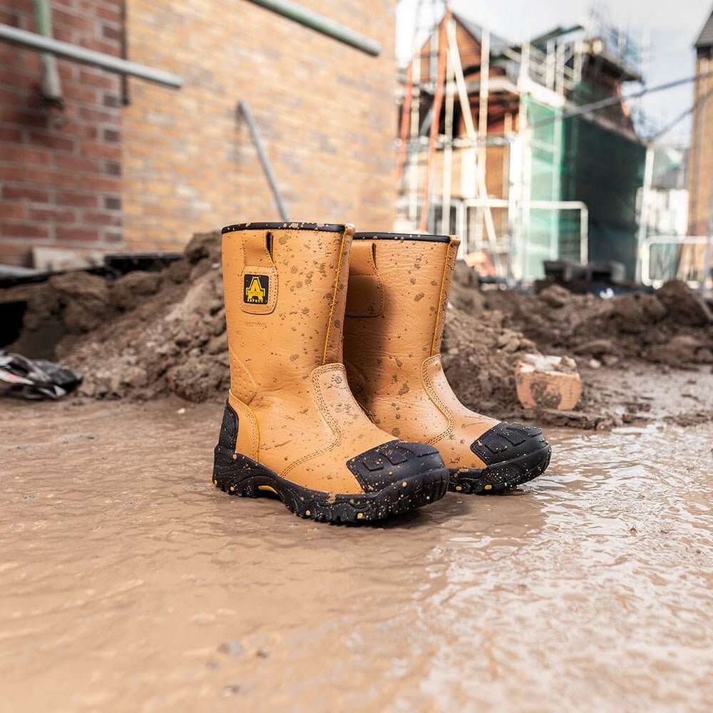 Traders Rigger Boot Shop Safety & Non Safety Rigger Boots | STB.co.uk