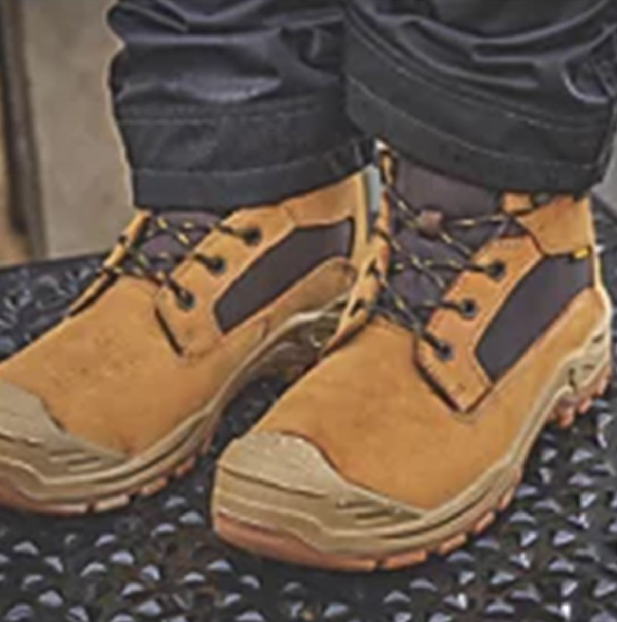 Apache ARIZONA Unisex Boots Honey side view showcasing safety boots with nubuck upper and rubber sole.