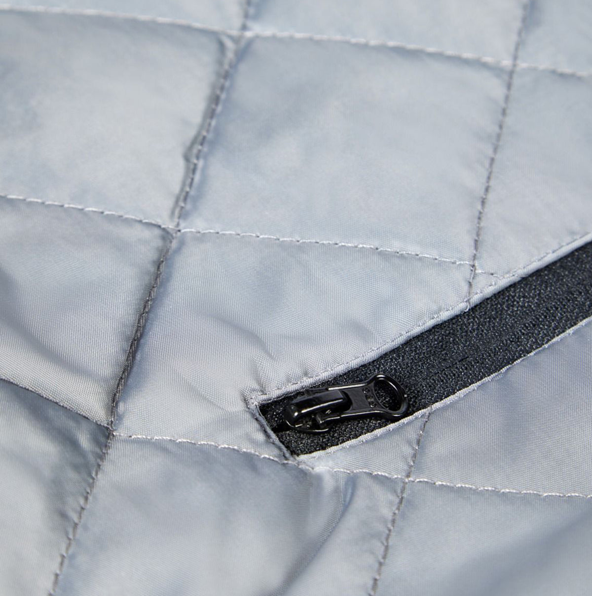 Apache ATS Mens Waterproof Coat Black detail view of the zipper on the jacket showing the quilted fabric.