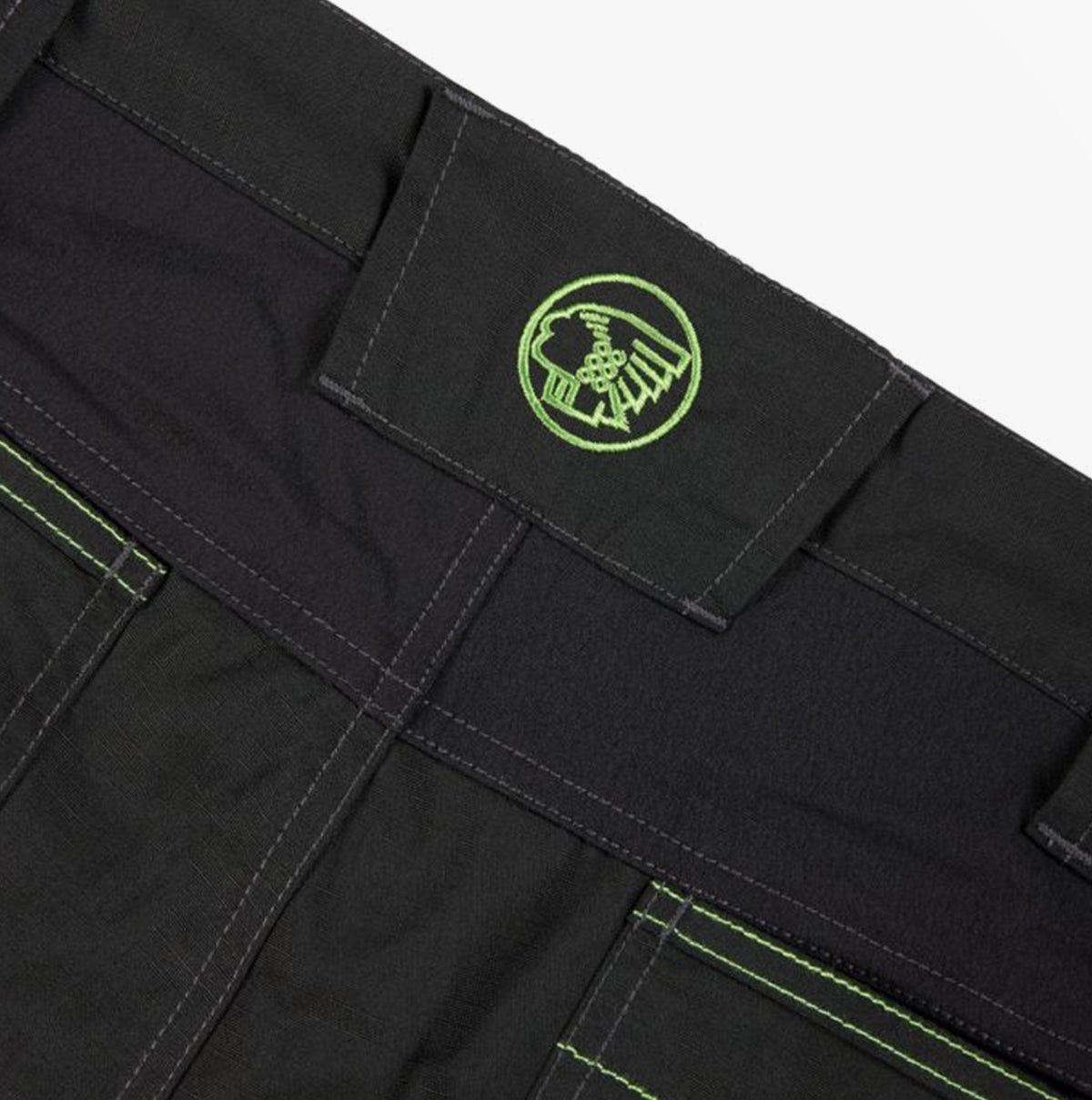 Apache SUDBURY Mens Trousers Black detail view of waistband and logo