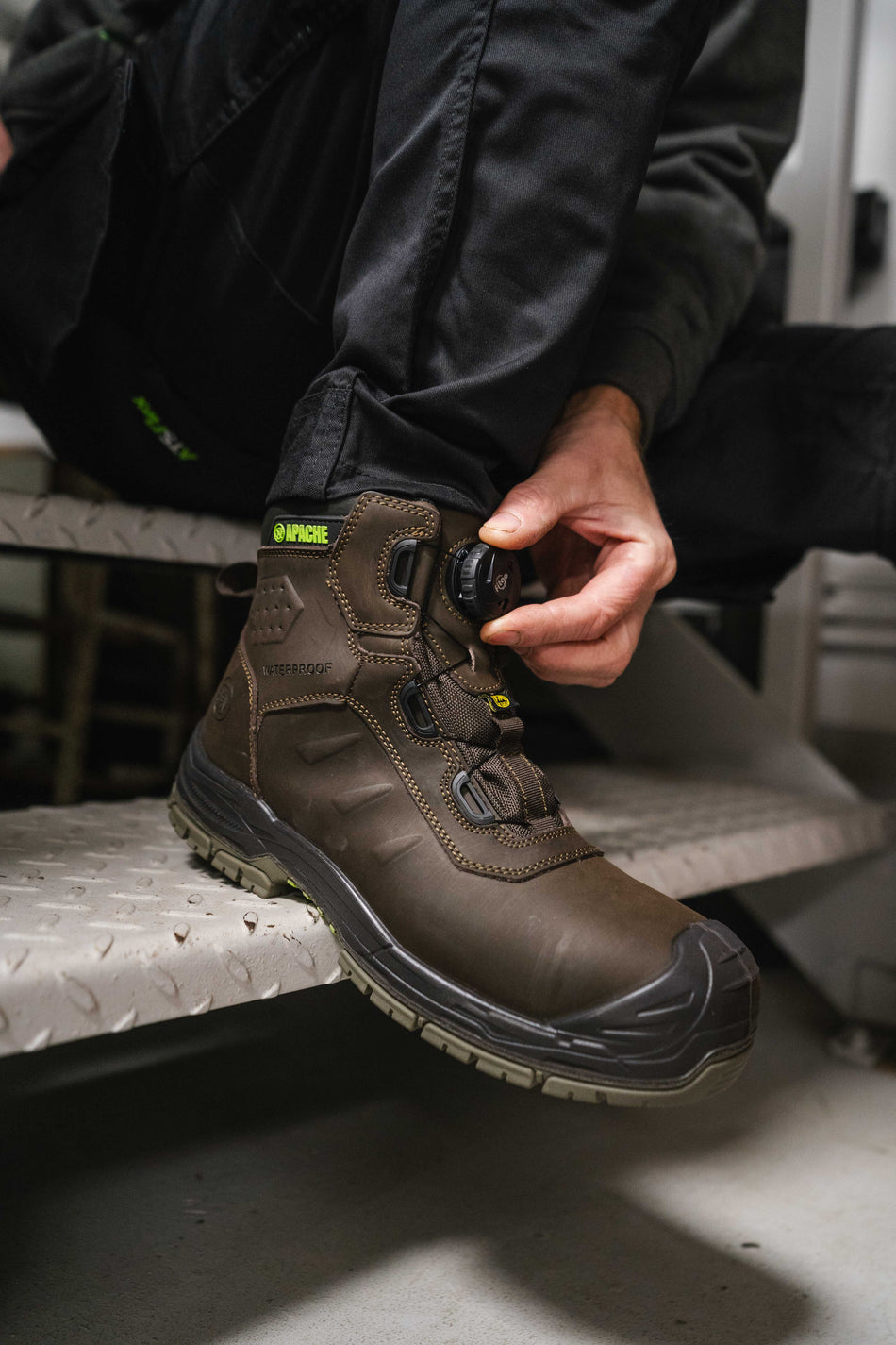 Apache CHURCHILL Unisex Waterproof Composite Toe Safety Boots Brown