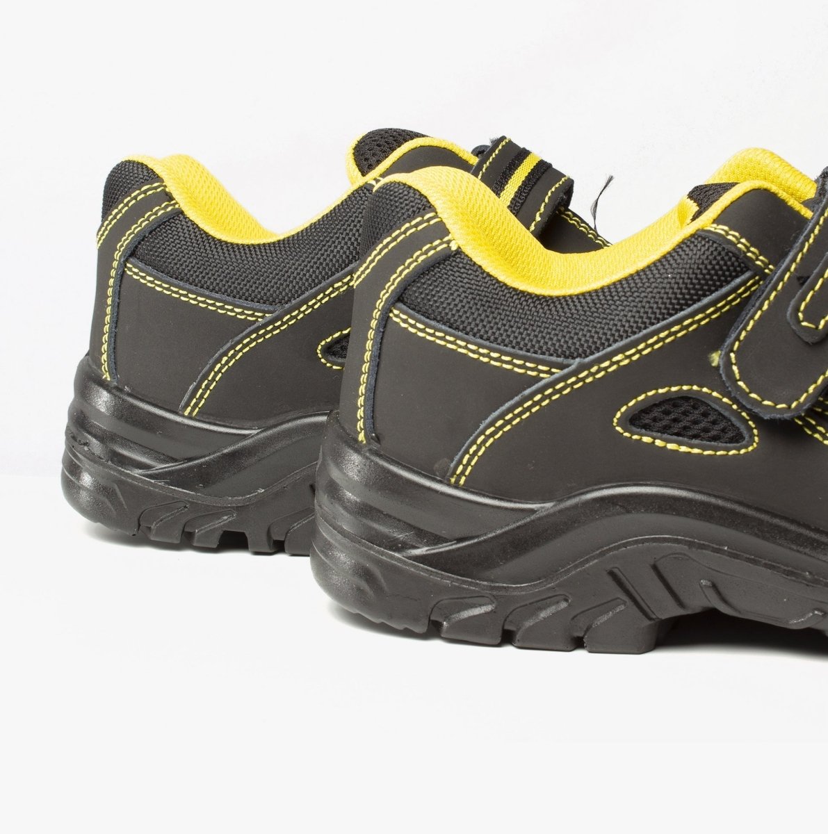 Amblers Safety FS77 Unisex Safety Trainers Black 20423 - 32266 - 03 | STB.co.uk